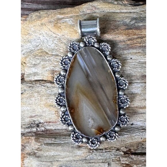 Vintage Silver & Agate Oval Pendant With Intricate Floral Design 29.04g - Picture 8 of 8